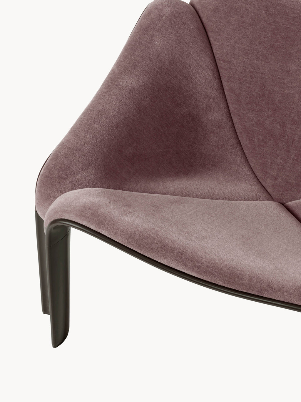 F300 Lounge Chair