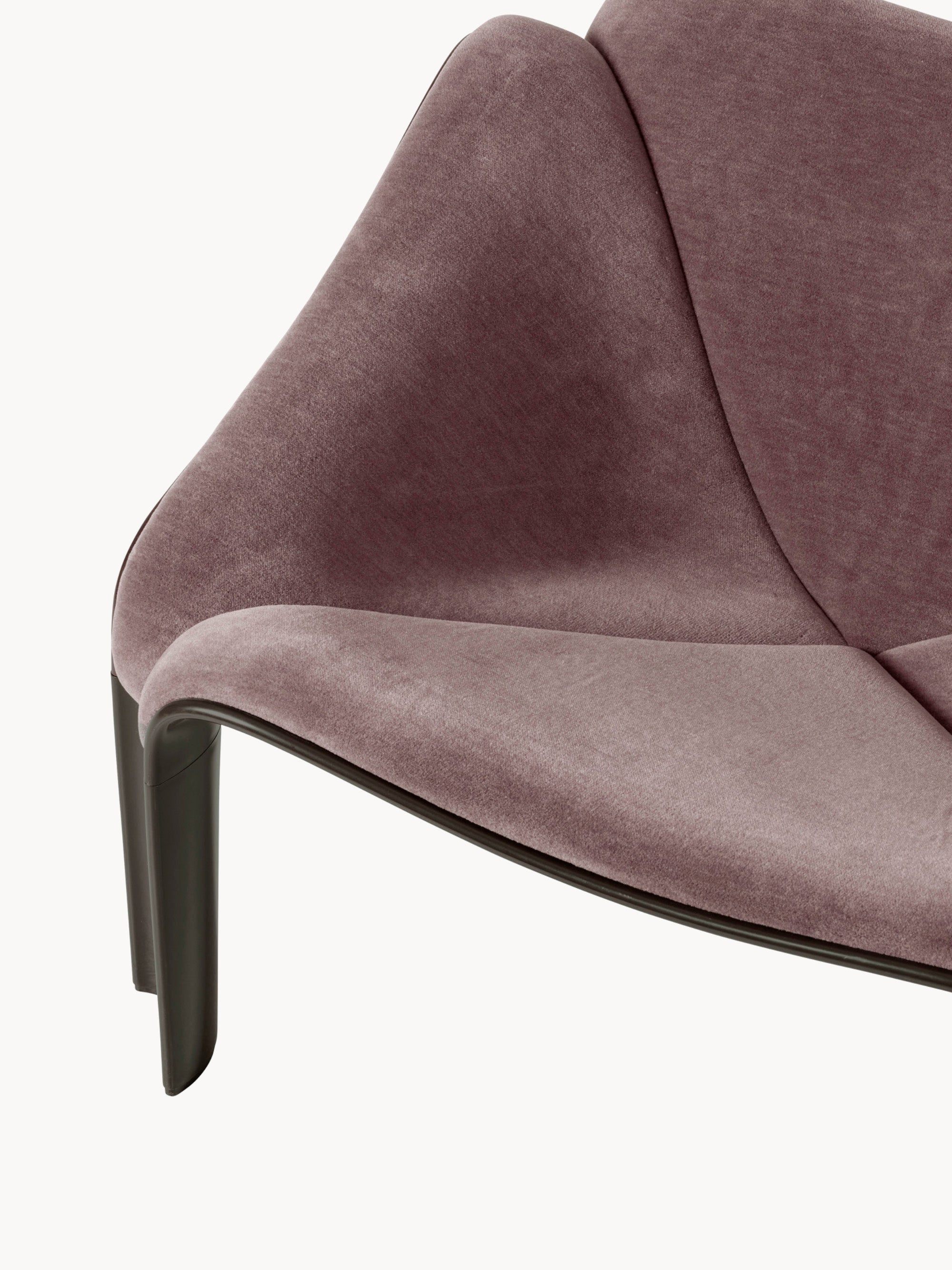 F300 Lounge Chair