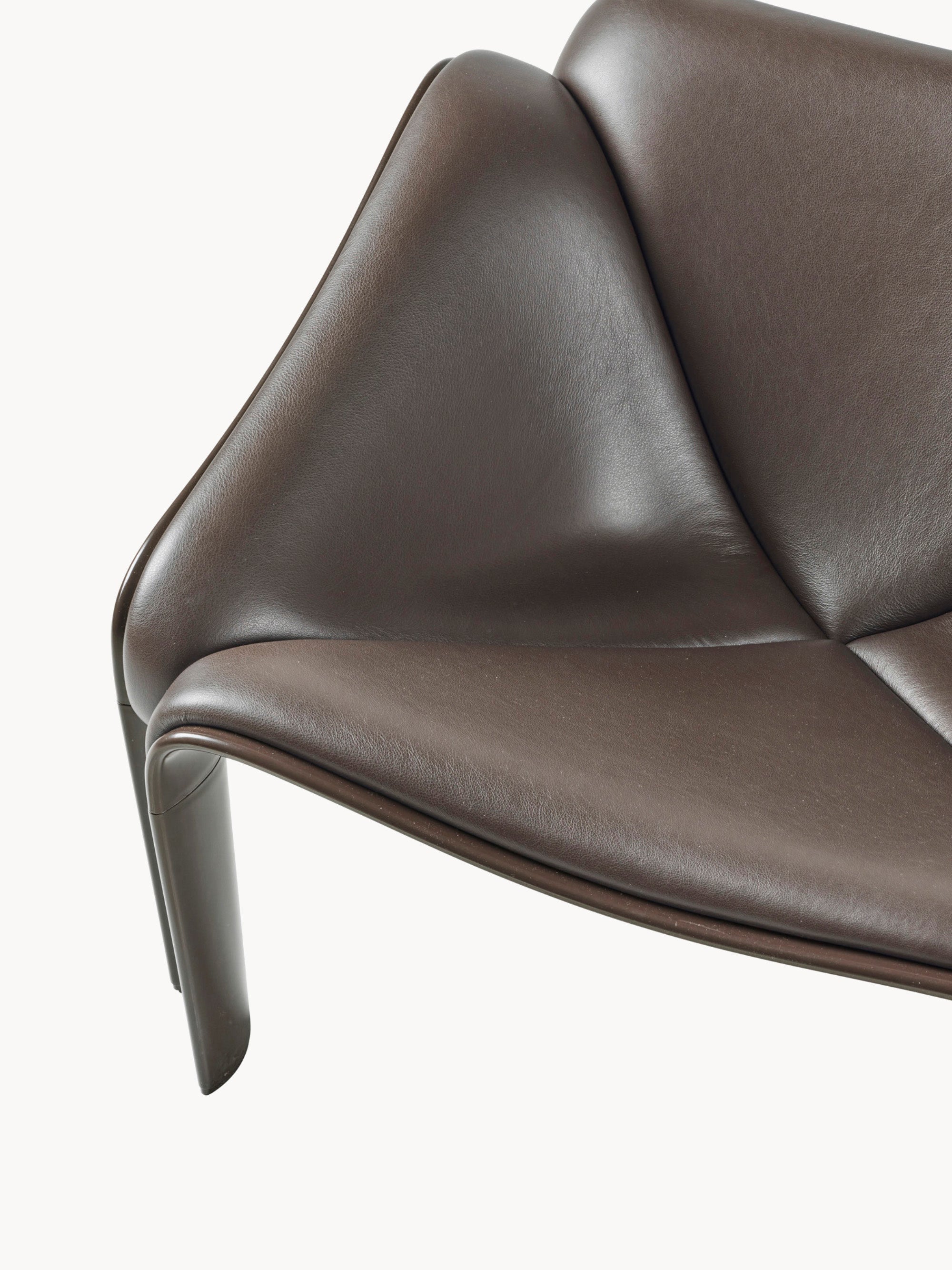 F300 Leather Lounge Chair