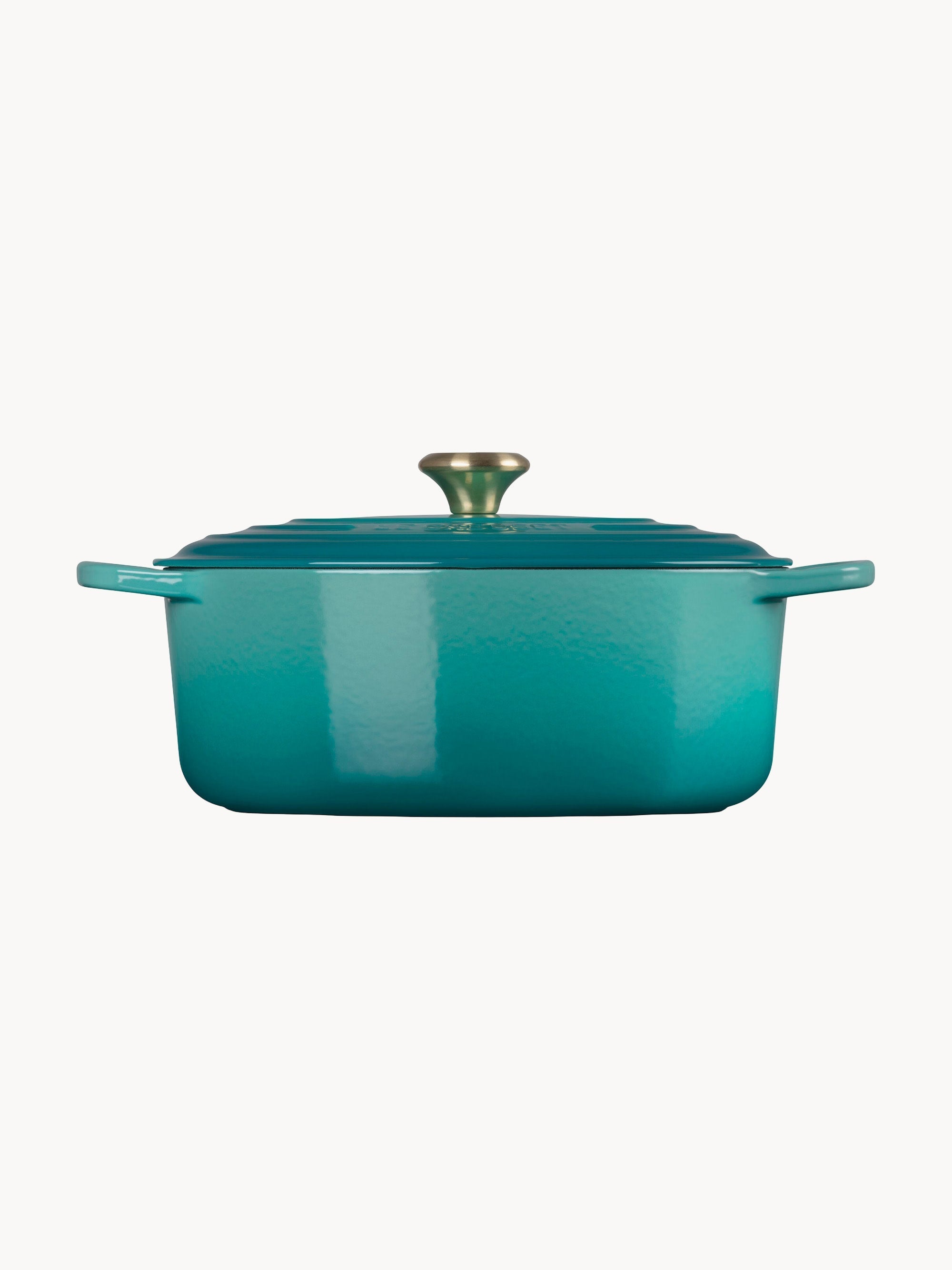 Collection Oval Cast Iron Casserole Signature, in various sizes